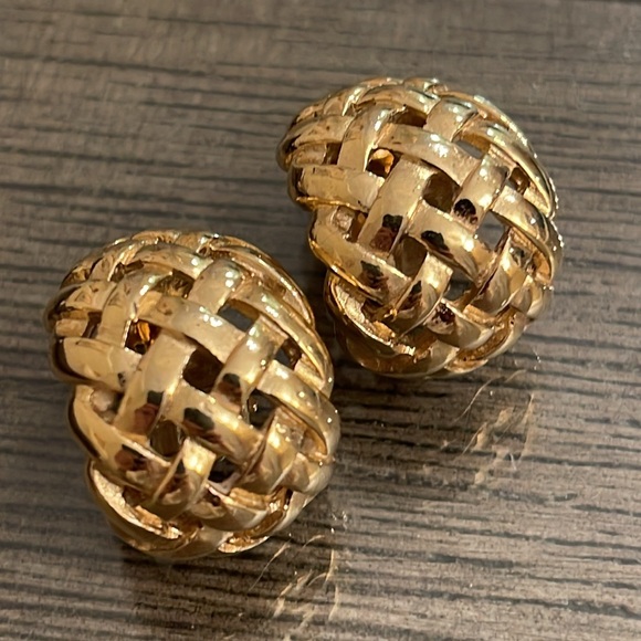 Large Vintage Givenchy Basket Weave Earrings Clip On Signed Gold-tone - Picture 15 of 17